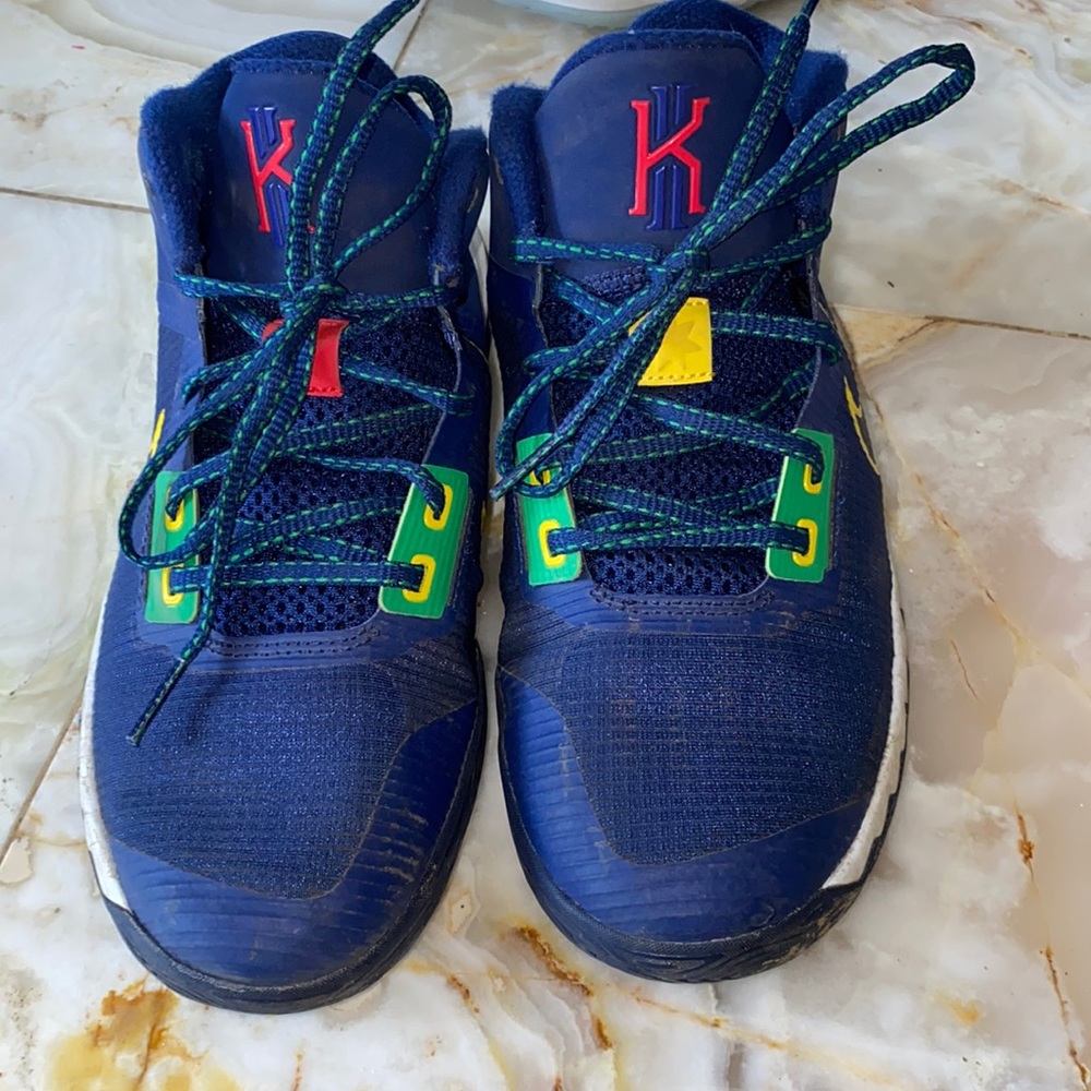Nike sneakers boy size 5
